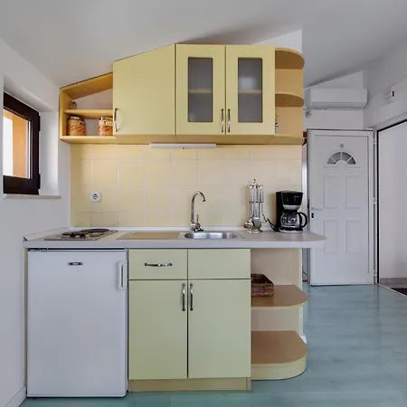 Petra In - Haus Für 6-8 Personen Bibinje