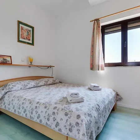 Petra In - Haus Für 6-8 Personen * Bibinje