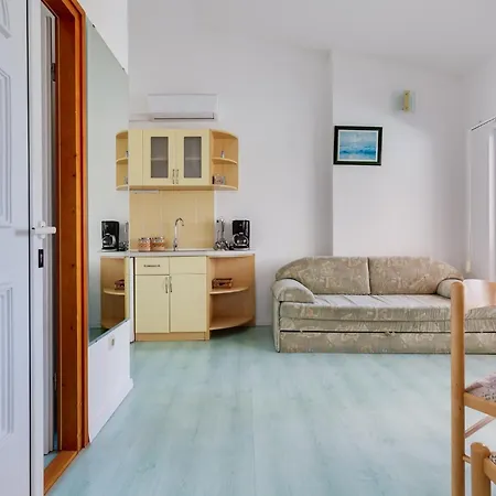 Petra In - Haus Für 6-8 Personen Bibinje