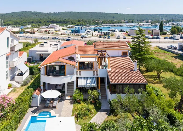 Petra In - Haus Fuer 6-8 Personen Bibinje
